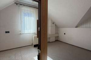 Gepflegtes Zweifamilienhaus im ruhigen Stadtteil von Fellbach – Die vollständige Adresse der Immobilie erhältst du vom Anbieter., 70734 Fellbach – Vorschaubild 41