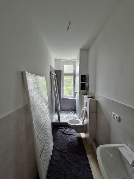 1000044320