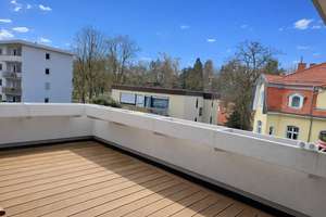 Schöne Etagenwohnung mit EBK und großem Balkon