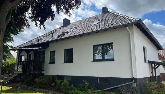 Bild von Mod. Provisionsfrei: EFH mit Einliegerwohnung: Wärmepumpe, Photovoltaik, Feldrandlage