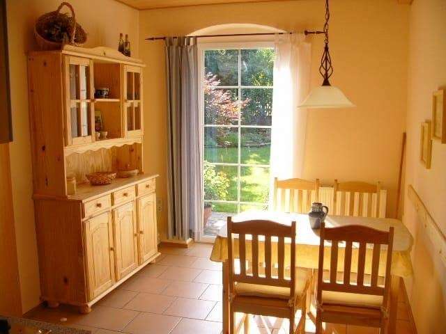 Immobilie in Lohmen - Mehrgenerationenhaus mit großem Garten und vielseitigen Nutzungsmöglichkeiten - Bild 2