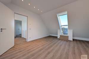 Altbau am Rheinturm: 4-Zimmer Maisonette-Wohnung – Lorettostrasse 45, 40219 Unterbilk, Düsseldorf – Vorschaubild 4