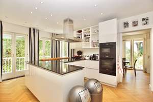 Luxuriöse Villa in Wiesbaden Nordost! – Die vollständige Adresse der Immobilie erhältst du vom Anbieter., 65193 Nordost, Wiesbaden – Vorschaubild 7