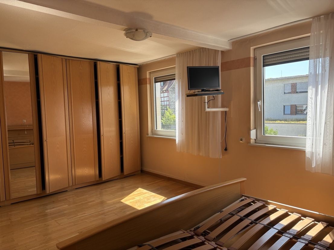 Bedroom (upper floor)