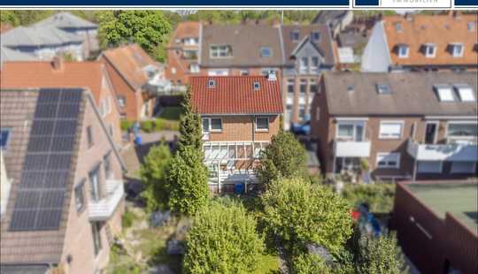 Bild von Marktplatz nebenan: Einfamilienhaus mit Garten und überdachter Terrasse