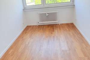 Lichtdurchflutete 3-Zimmer-Wohnung mit Balkon und Einbauküche – Flaschenträgerstraße 13, 81927 Englschalking, München – Vorschaubild 5