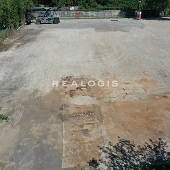 ca. 1.700 m² befestigte Freifläche im Hafen an der B75