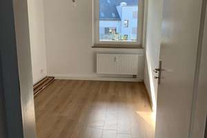 Attraktive 4-Zimmer-Wohnung in begehrter Wohnlage – teilmöbliert & mit Stellplatz – Die vollständige Adresse der Immobilie erhältst du vom Anbieter., 90766 Schwand, Eigenes Heim, Fürth – Vorschaubild 3