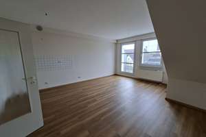 schöne helle 2-Zimmer Wohnung mit Balkon