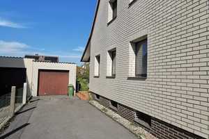 Zweifamilienhaus mit großem Garten und Photovoltaik-Anlage zur Übernahme in Holzminden – Holzminden (Kreis) – Vorschaubild 3
