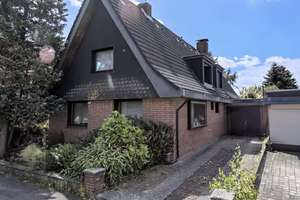 Lübeck-St. Gertrud - Sanierungsobjekt - Zwei verbundene Einfamilienhäuser auf einem Grundstück ...
