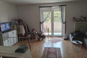 Großzügiges Appartement im Westen von Regensburg mit moderner Einbauküche und weitläufigem Balkon – Weinweg 55, 93049 Westenviertel, Regensburg – Vorschaubild 1