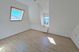 S-WANGEN: * Großzügige, helle und gepflegte 4-Zi.-Whg. im DG * TL-Bad * EBK * toller Balkon! * – Die vollständige Adresse der Immobilie erhältst du vom Anbieter., 70327 Wangen, Stuttgart – Vorschaubild 8