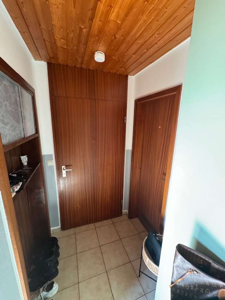 Immobilie in Kusterdingen - Gepflegte 2 Zi.- DG-Wohnung mit 2x Balkon, DU/ WA, EBK sowie PKW-Stellplatz in Kusterdingen - Bild 4