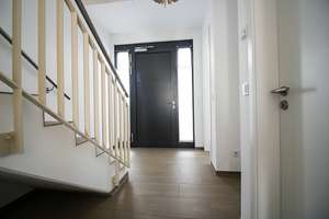 MODERNES STADTHAUS IN INNENSTADTLAGE MIT DACHTERRASSE  - DIREKT EINZUGSBEREIT – Die vollständige Adresse der Immobilie erhältst du vom Anbieter., 38440 Stadtmitte (Ortsteil), Wolfsburg – Vorschaubild 3