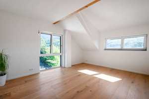 Eine sichere Entscheidung. Modernes Zweifamilienhaus, hochwertige Ausstattung, KfW55, Garten, Garage – Breisgau-Hochschwarzwald (Kreis) – Vorschaubild 24