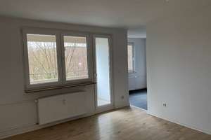 *Frisch renovierte 3-Zimmerwohnung mit Balkon und toller Aussicht* – Wegastraße 2, 33739 Jöllenbeck, Bielefeld – Vorschaubild 2