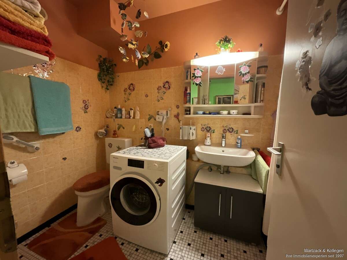 Immobilie in Schwabach - Vermietete 3-Zimmer-Wohnung 
mit Balkon und Garage 
inkl. Traumblick auf Schwabach - Bild 3