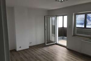 Freundliche 2,5-Zimmer-DG-Wohnung mit Einbauküche und Balkon, Klima in Düsseldorf – Im Kämpchen 1, 40549 Heerdt, Düsseldorf – Vorschaubild 4