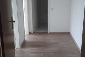 Wir haben für Sie in Leipzig Leutzsch eine Helle  2- Raumwohnung mit Wannenbad im DG