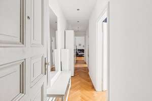 Bezugsfrei, vollmöbliert und smart ausgestattet - stilvolle Altbauwohnung nahe der TU Berlin – Die vollständige Adresse der Immobilie erhältst du vom Anbieter., 10587 Charlottenburg, Berlin – Vorschaubild 5