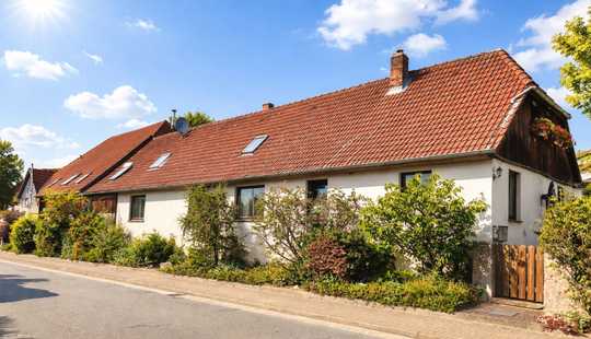Bild von Mehrfamilienhaus mit 3 Einheiten und weiterem Baupotenzial auf großzügigem Grundstück in Flechtorf