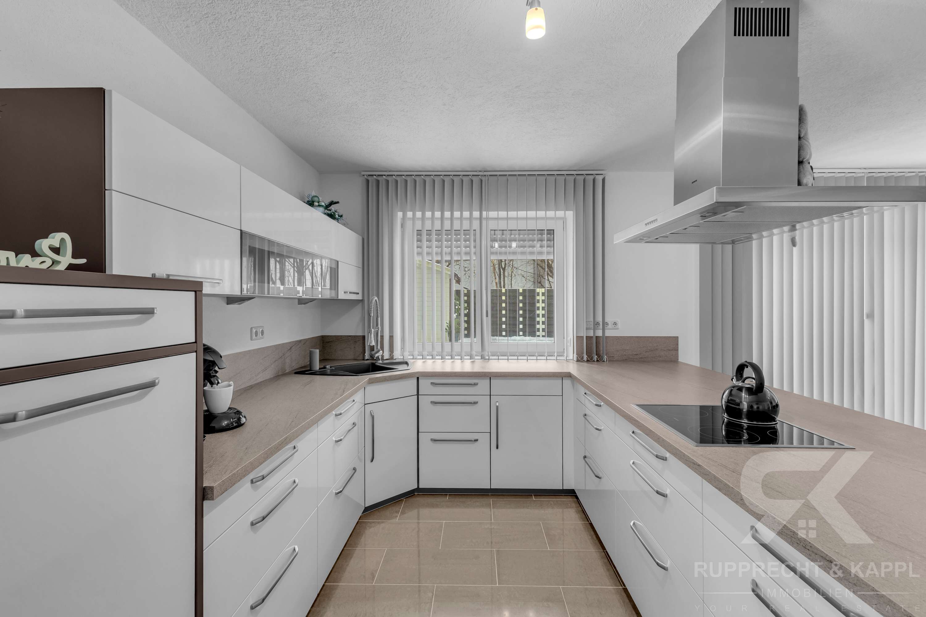 Immobilie in Teublitz - Modernes Einfamilienhaus mit ELW, Doppelgarage, PV-Anlage, viel Nutzfläche und Garten - Bild 8