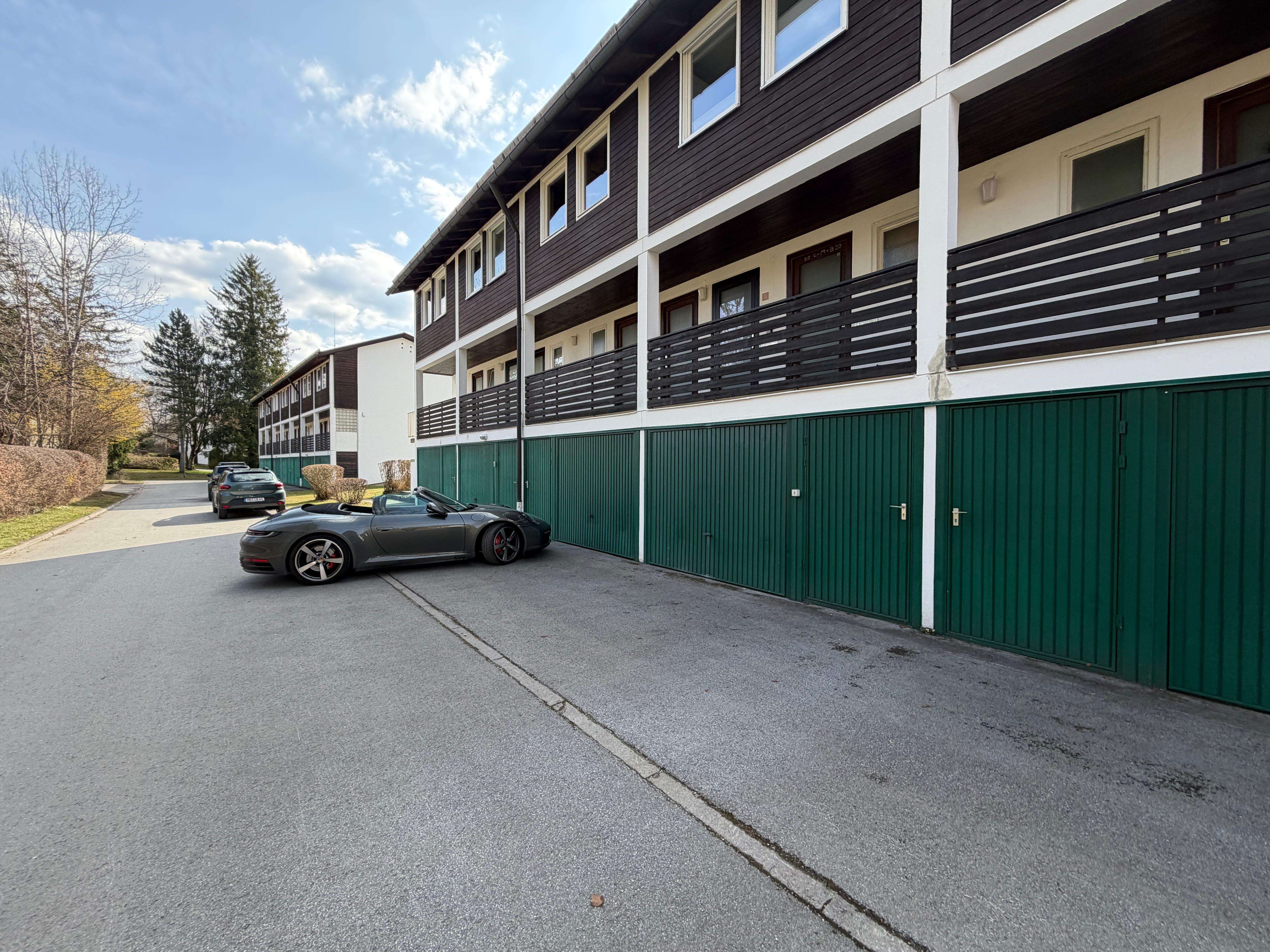 Seenahe Wohnung mit Südbalkon und Einzelgarage, Miesbach Kreis – Bild 1