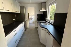 Frisch sanierte 4,5 - Zimmer Maisonette Wohnung in 2-Familienhaus in zentraler Lage mit EBK – 55246 Mainz-Kostheim, Wiesbaden – Vorschaubild 2