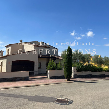 Villa zum Verkauf im Golf Club Peralada