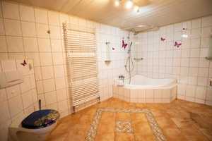 Viel Raum zum Leben – Großzügiges Einfamilienhaus mit ausbaufähiger Scheune – Kleinkrossen 4, 7407 Saalfeld-Rudolstadt (Kreis) – Vorschaubild 9