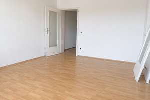 **SENKELBACH** Teilsanierte und lichtdurchflutete 1 ZKB- Wohnung Nähe Innenstadt – Wertachstraße 13, 86153 Rechts der Wertach, Augsburg – Vorschaubild 2