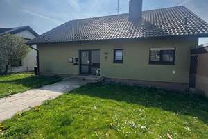 Großzügiges Einfamilienhaus mit Einliegerwohnung, Garten & Ausbaupotenzia – Die vollständige Adresse der Immobilie erhältst du vom Anbieter., 74193 Schwaigern – Vorschaubild 2