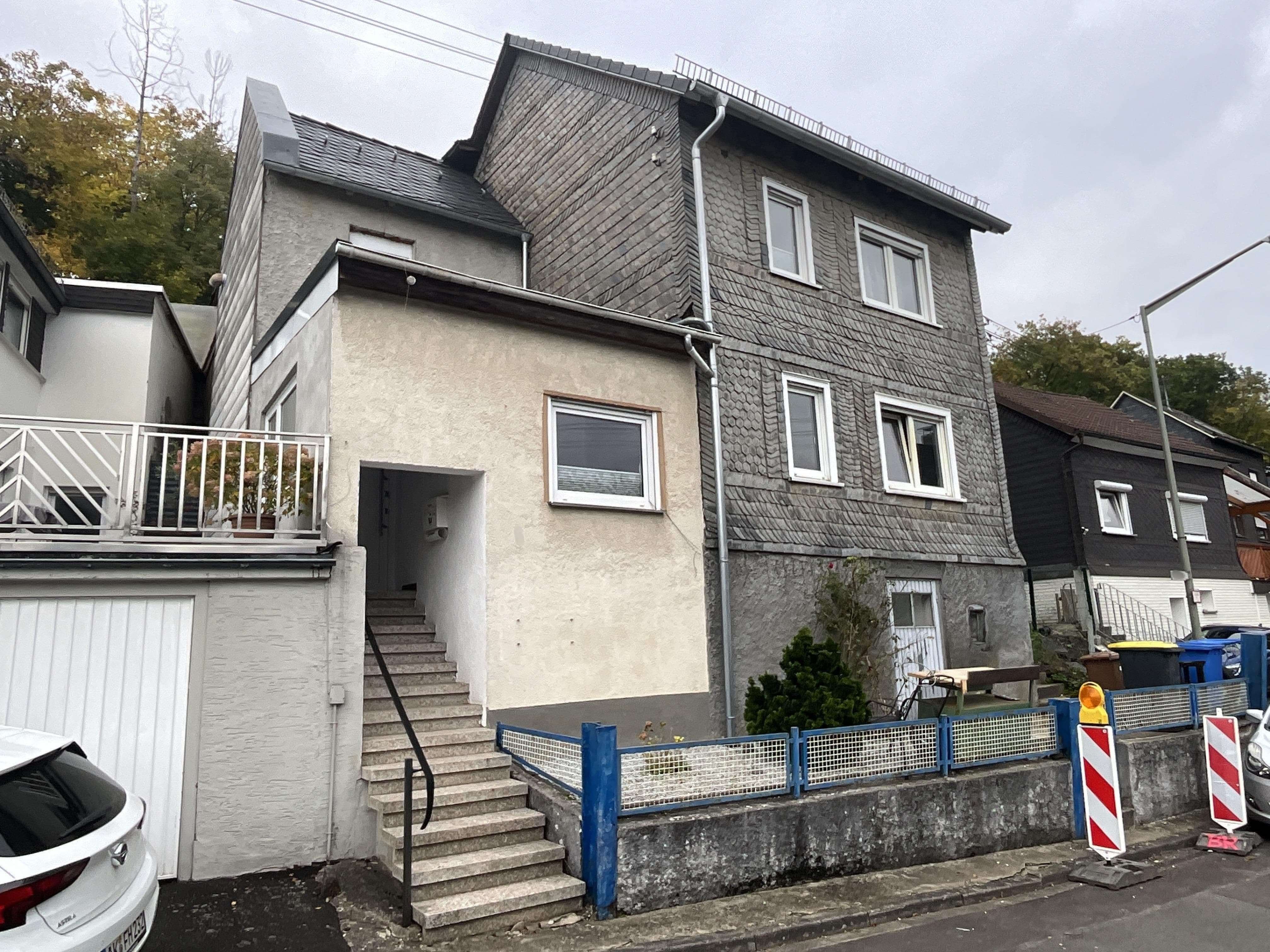 Teilweise modernisiert! Großes Wohnhaus mit viel Potential in Brachbach * Garage, Garten...., Altenkirchen Westerwald Kreis – Bild 2
