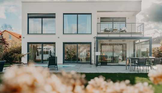 Bild von ARCHITEKTUR TRIFFT LEBENSQUALITÄT – MODERNE STADTVILLA MIT POOL IN BESTLAGE