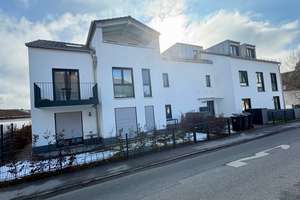 Neuw.  helle 1-Zi Whg. mit sonnigem Balkon und EBK v. PRIVAT