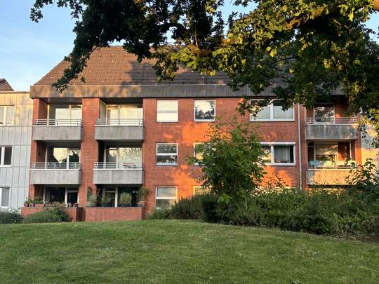 Großzügiges Wohnen mit offener Wohnküche sowie Balkon und Stellplatz (RÖMBKE IMMOBILIEN KG)