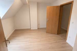 Viel Platz für den Alltag: Modernisierte 4-Zimmer-Wohnung in Oberhausen – Ackerfeldstraße 3, 46145 Sterkrade-Mitte, Oberhausen – Vorschaubild 2