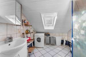 Endlich Platz für das große Leben. Mit Garten, Terrasse und Blick in die Ferne – Die vollständige Adresse der Immobilie erhältst du vom Anbieter., 53639 Königswinter – Vorschaubild 27