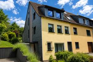 Haus im Haus - schönes Reihenendhaus für die kleine Familie