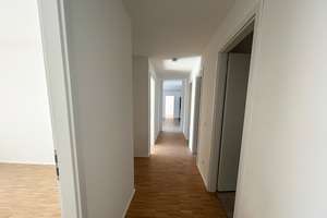 **Familien Willkommen** 4 Zimmer im NEUBAU mit Balkon, 2 Bäder und Einbauküche, Parkett, Aufzug – Biklenstraße 10, 70327 Untertürkheim (Ortsteil), Stuttgart – Vorschaubild 15