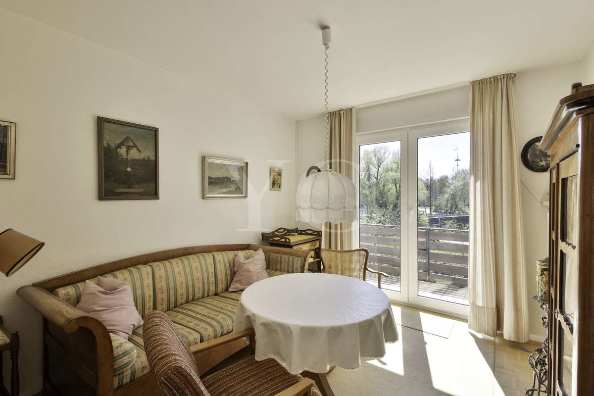 Immobilie in Emmering - Zweifamilienhaus mit großem Grundstück & Baupotenzial  Emmering - Bild 2