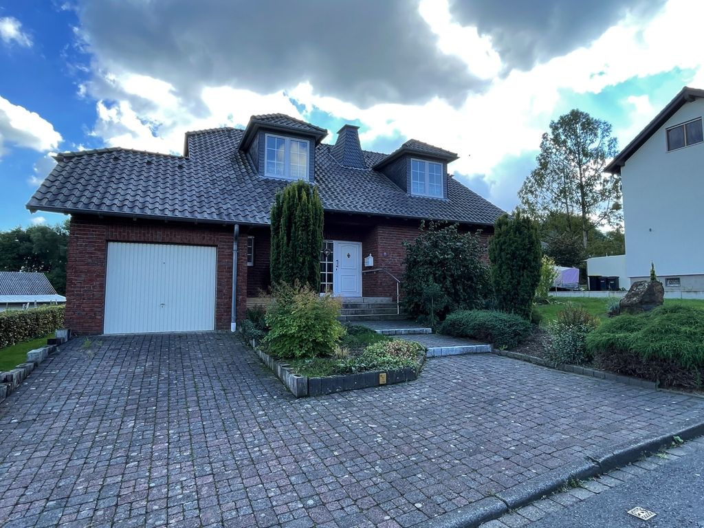 Super Lage von HürtgenwaldGey Solides Einfamilienhaus mit viel Platz