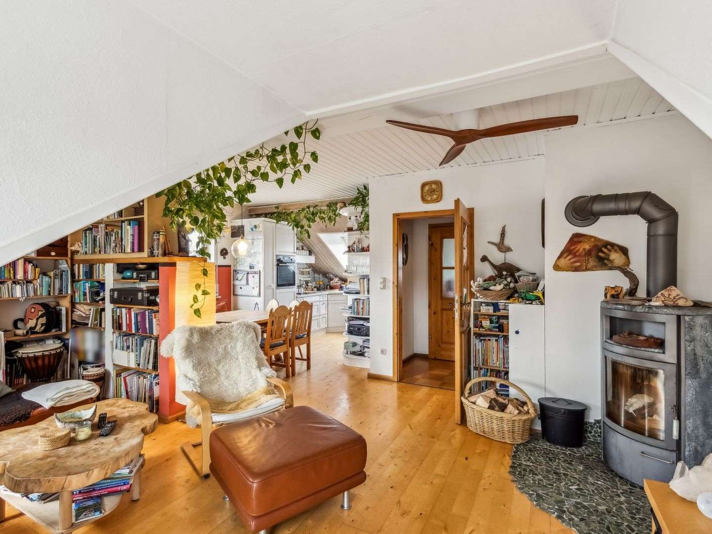 Immobilie in Adelzhausen - Top saniertes Mehrgenerationenhaus mit Gewerbeeinheit in Adelzhausen - Bild 1