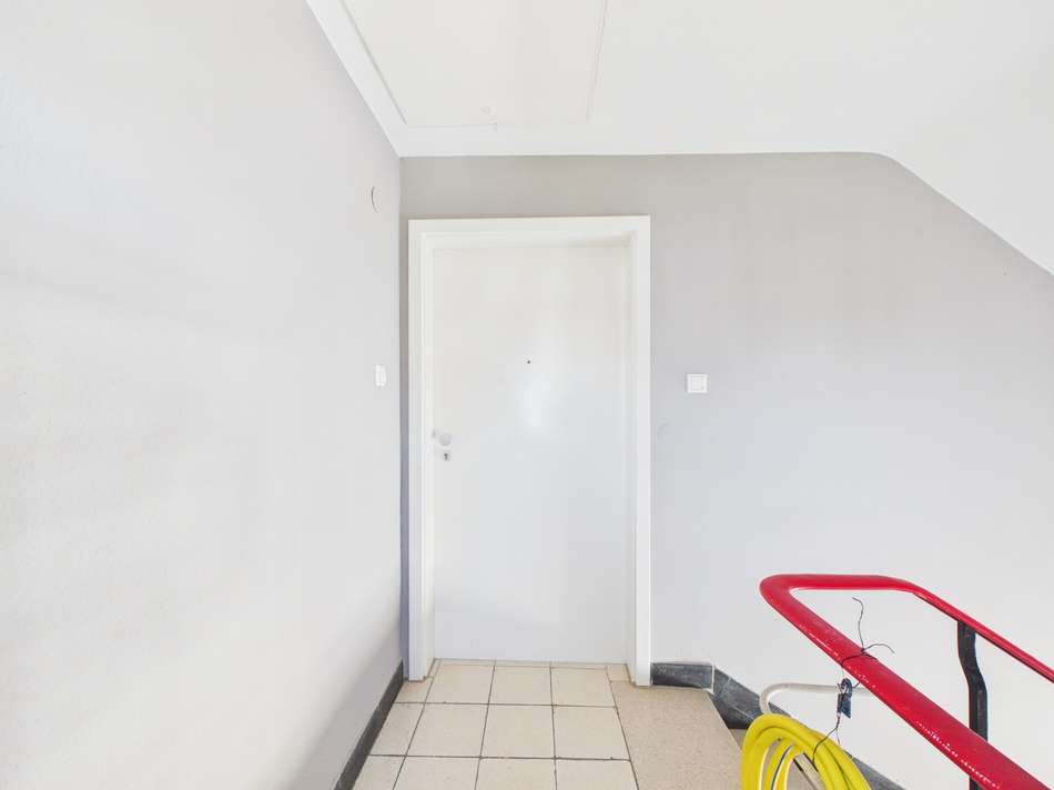 36 Eingangstür (Wohnung 2.OG)