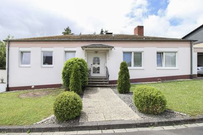 Großzügiges Familienhaus in ruhiger Sackgassenlage mit tollem Garten und vielen Nutzungsoptionen