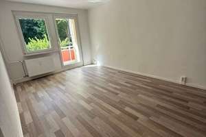 Großzügige 3RWE mit offener Küche und Balkon über die gesamte Breite der Wohnung! – 4289 Meusdorf, Leipzig – Vorschaubild 2