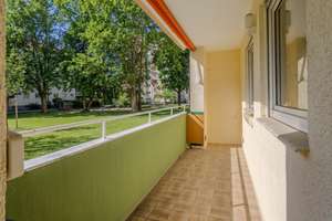 Gut geschnittene, renovierungsbedürftige 3 Zimmer Wohnung
 mit Süd-Loggia- sofort bezugsfrei- – Die vollständige Adresse der Immobilie erhältst du vom Anbieter., 80686 Friedenheim, München – Vorschaubild 2