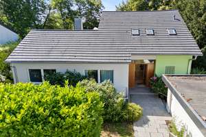 Viel Raum für Familie & Generationen: Einfamilienhaus mit Einliegerwohnung und Doppelgarage – Die vollständige Adresse der Immobilie erhältst du vom Anbieter., 76227 Durlach, Karlsruhe – Vorschaubild 1