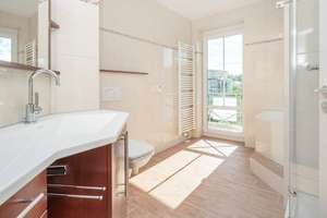 MAIER - Moderne 3-Zimmerwohnung mit 4 Balkonen, Aufzug, TG-Einzelstellplatz! – Die vollständige Adresse der Immobilie erhältst du vom Anbieter., 85598 Vaterstetten – Vorschaubild 13